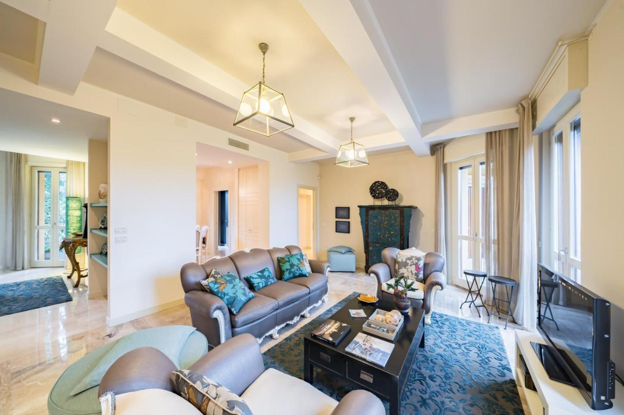 Residenza Al Vittoriale - By Host4U Apartment Gardone Riviera Exterior photo