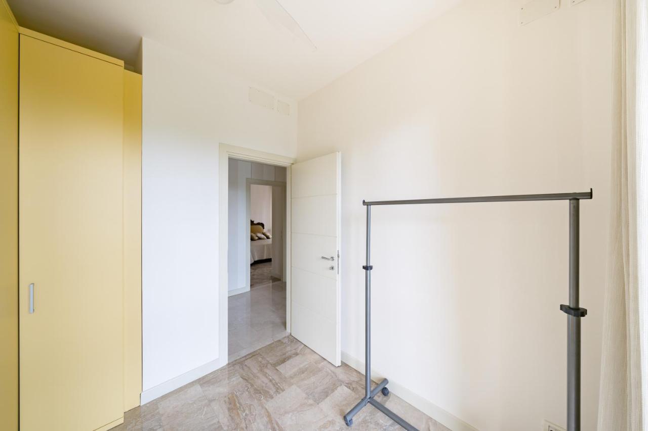 Residenza Al Vittoriale - By Host4U Apartment Gardone Riviera Exterior photo