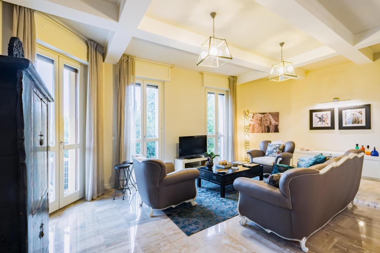 Residenza Al Vittoriale - By Host4U Apartment Gardone Riviera Exterior photo