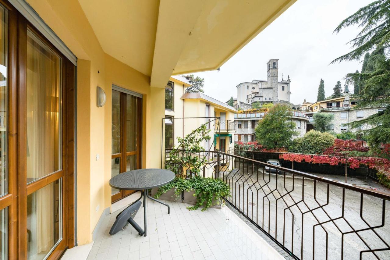 Residenza Al Vittoriale - By Host4U Apartment Gardone Riviera Exterior photo
